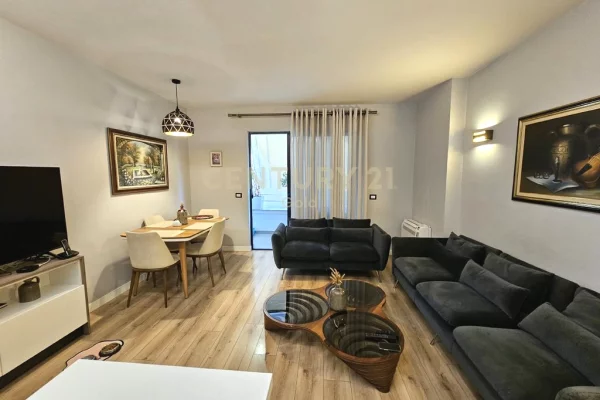 Shtepi ne shitje Apartament ne Tirane, 2+1, Mobilimi E mobiluar, Pagesa 259,000  Euro.