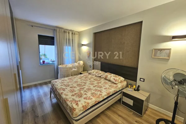 Shtepi ne shitje Apartament ne Tirane, 2+1, Mobilimi E mobiluar, Pagesa 259,000  Euro.