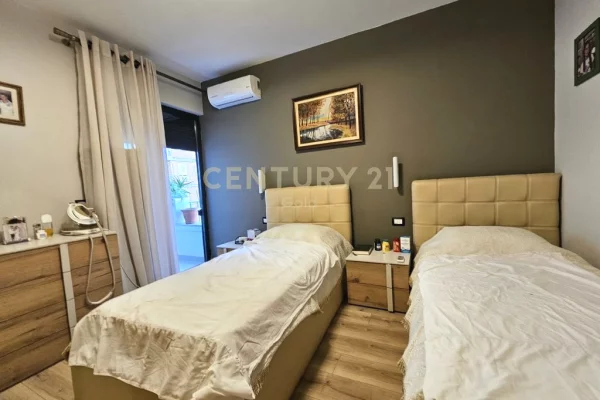 Shtepi ne shitje Apartament ne Tirane, 2+1, Mobilimi E mobiluar, Pagesa 259,000  Euro.
