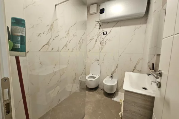 Shtepi ne shitje Apartament ne Tirane, 2+1, Mobilimi E mobiluar, Pagesa 259,000  Euro.