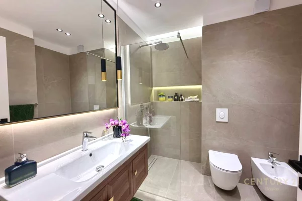 Shtepi ne shitje Apartament ne Tirane, 2+1, Mobilimi E mobiluar, Pagesa 259,000  Euro.