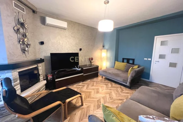 Shtepi ne shitje Apartament ne Tirane, 2+1, Mobilimi E mobiluar, Pagesa 260,000  Euro.