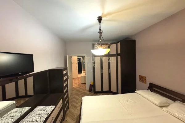 Shtepi ne shitje Apartament ne Tirane, 2+1, Mobilimi E mobiluar, Pagesa 260,000  Euro.