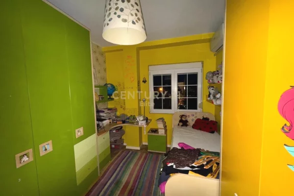Shtepi ne shitje Apartament ne Tirane, 2+1, Mobilimi E mobiluar, Pagesa 260,000  Euro.