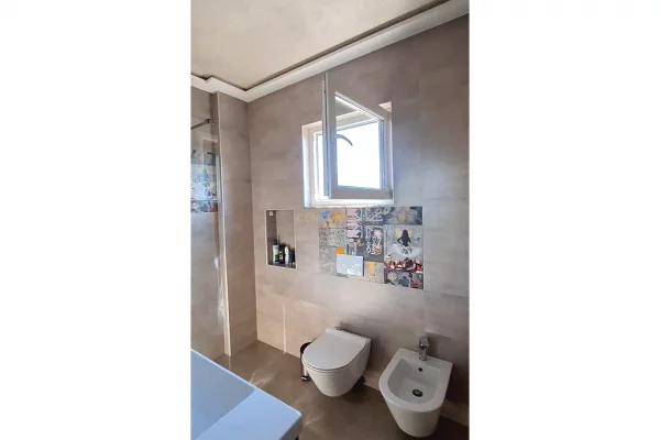 Shtepi ne shitje Apartament ne Tirane, 2+1, Mobilimi E mobiluar, Pagesa 260,000  Euro.