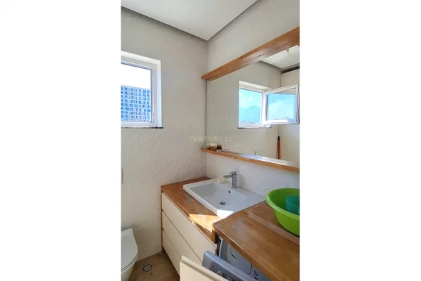 Shtepi ne shitje Apartament ne Tirane, 2+1, Mobilimi E mobiluar, Pagesa 260,000  Euro.
