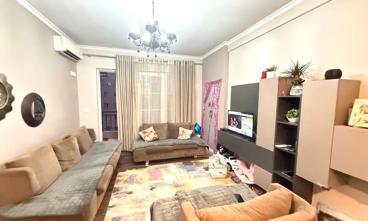 Shtepi ne shitje Apartament ne Tirane, 2+1, Mobilimi E mobiluar, Pagesa 178,000  Euro.