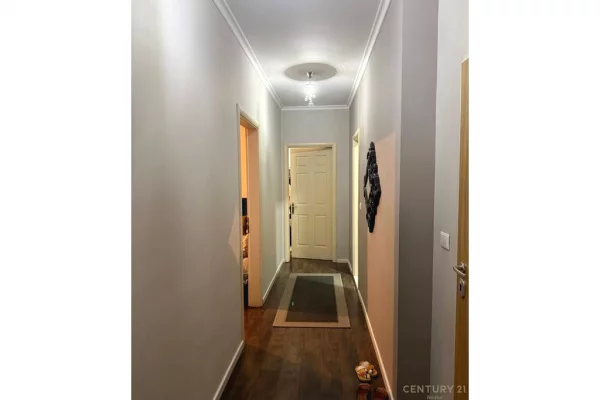 Shtepi ne shitje Apartament ne Tirane, 2+1, Mobilimi E mobiluar, Pagesa 178,000  Euro.