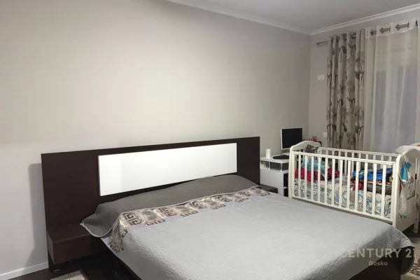 Shtepi ne shitje Apartament ne Tirane, 2+1, Mobilimi E mobiluar, Pagesa 178,000  Euro.