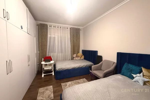 Shtepi ne shitje Apartament ne Tirane, 2+1, Mobilimi E mobiluar, Pagesa 178,000  Euro.