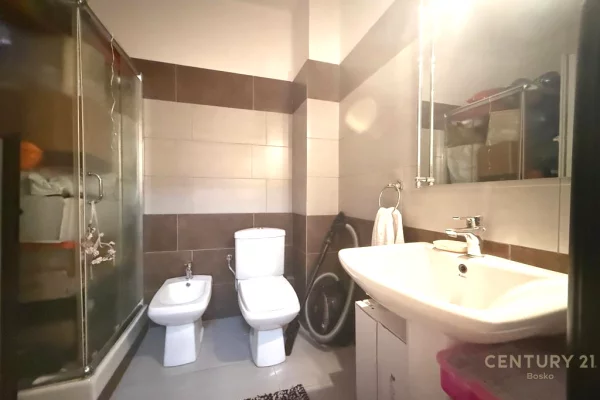 Shtepi ne shitje Apartament ne Tirane, 2+1, Mobilimi E mobiluar, Pagesa 178,000  Euro.