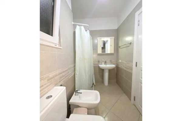 Shtepi ne shitje Apartament ne Tirane, 2+1, Mobilimi E mobiluar, Pagesa 190,000  Euro.