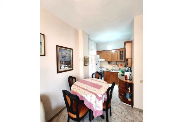 Shtepi me qera Apartament ne Tirane, 3+1, Mobilimi E mobiluar, Pagesa 65,000  Leke.