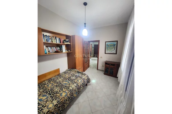 Shtepi me qera Apartament ne Tirane, 3+1, Mobilimi E mobiluar, Pagesa 65,000  Leke.