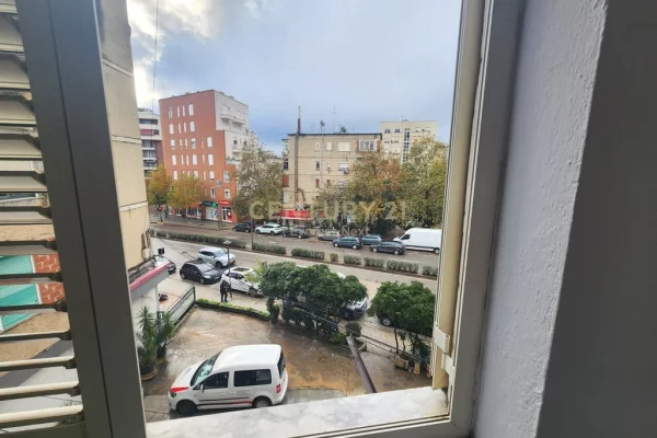 Shtepi me qera Apartament ne Tirane, 3+1, Mobilimi E mobiluar, Pagesa 65,000  Leke.