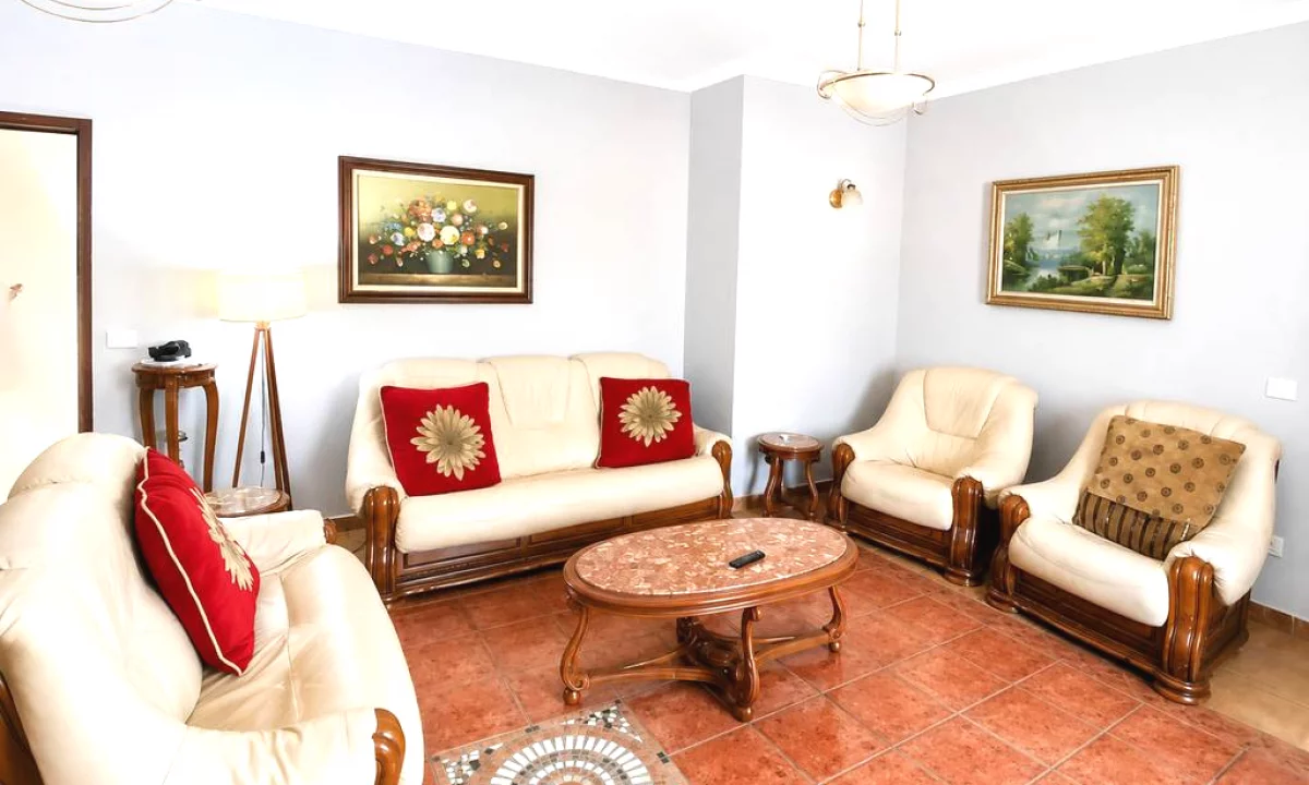 Shtepi ne shitje Apartament ne Tirane, 3+1, Mobilimi E mobiluar, Pagesa 280,000  Euro.