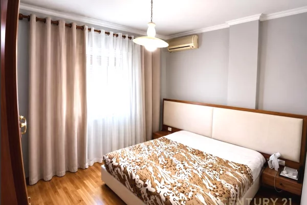 Shtepi ne shitje Apartament ne Tirane, 3+1, Mobilimi E mobiluar, Pagesa 280,000  Euro.