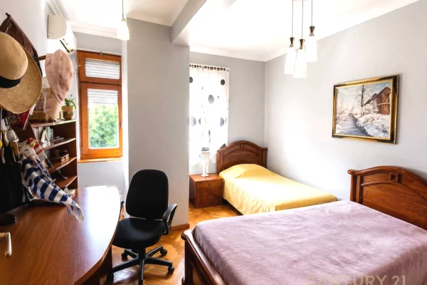 Shtepi ne shitje Apartament ne Tirane, 3+1, Mobilimi E mobiluar, Pagesa 280,000  Euro.