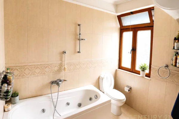 Shtepi ne shitje Apartament ne Tirane, 3+1, Mobilimi E mobiluar, Pagesa 280,000  Euro.