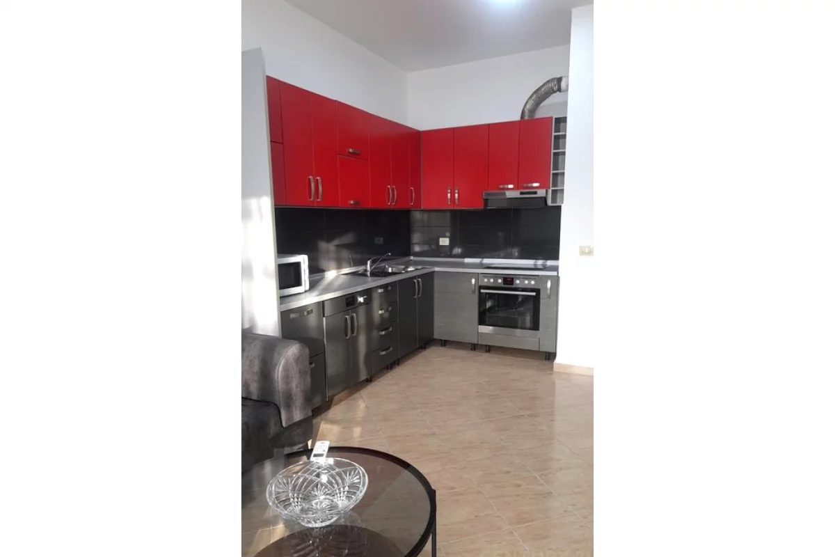 Shtepi me qera Apartament ne Tirane, 2+1, Mobilimi E mobiluar, Pagesa 50,000  Leke.