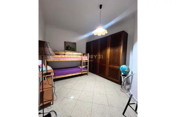 Shtepi me qera Apartament ne Durres, 3+1, Mobilimi E mobiluar, Pagesa 1,300  Euro.