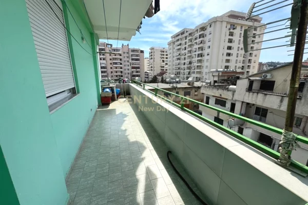 Shtepi ne shitje Apartament ne Durres, 3+1, Mobilimi E mobiluar, Pagesa 210,000  Euro.