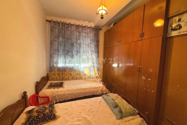 Shtepi ne shitje Apartament ne Durres, 3+1, Mobilimi E mobiluar, Pagesa 210,000  Euro.