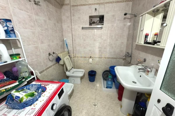 Shtepi ne shitje Apartament ne Durres, 3+1, Mobilimi E mobiluar, Pagesa 210,000  Euro.