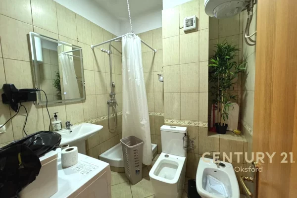 Shtepi ne shitje Apartament ne Tirane, 1+1, Mobilimi E mobiluar, Pagesa 204,800  Euro.