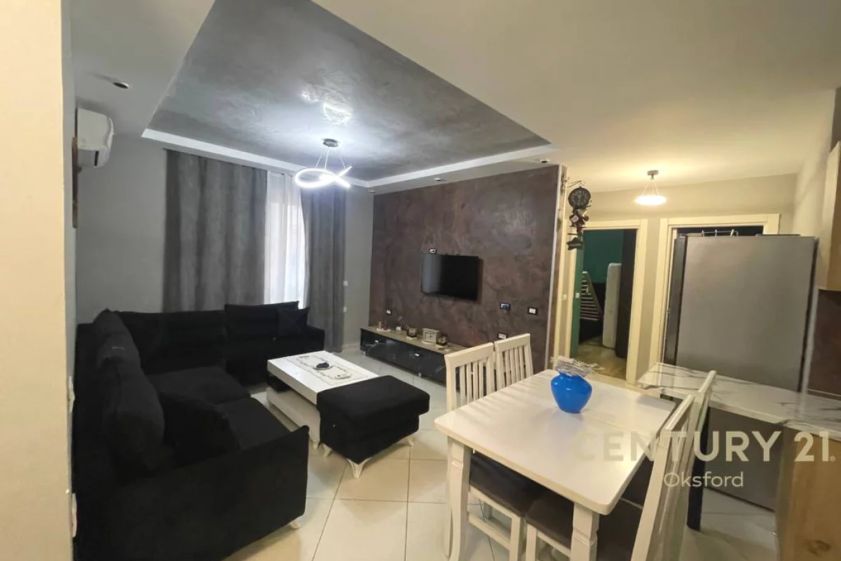 Shtepi ne shitje Apartament ne Tirane, 3+1, Mobilimi E mobiluar, Pagesa 190,000  Euro.