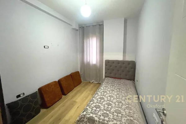 Shtepi ne shitje Apartament ne Tirane, 3+1, Mobilimi E mobiluar, Pagesa 190,000  Euro.