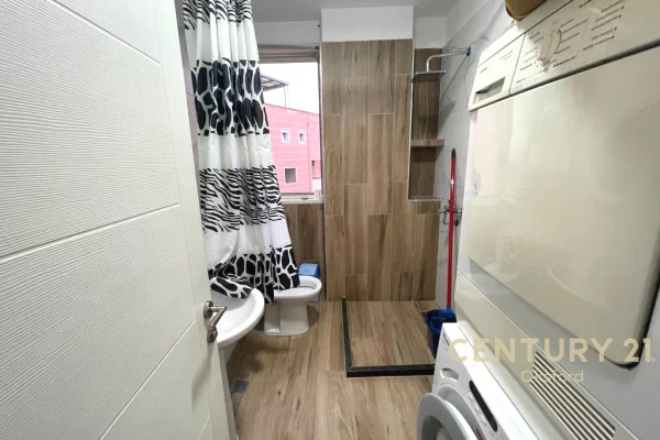 Shtepi ne shitje Apartament ne Tirane, 3+1, Mobilimi E mobiluar, Pagesa 190,000  Euro.