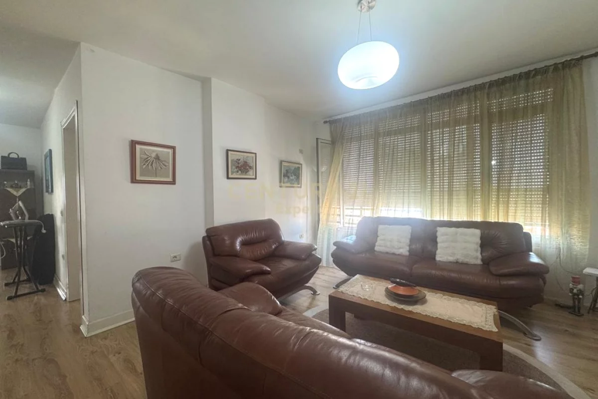 Shtepi ne shitje Apartament ne Tirane, 2+1, Mobilimi E mobiluar, Pagesa 244,000  Euro.