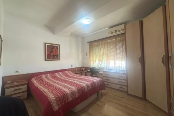 Shtepi ne shitje Apartament ne Tirane, 2+1, Mobilimi E mobiluar, Pagesa 244,000  Euro.
