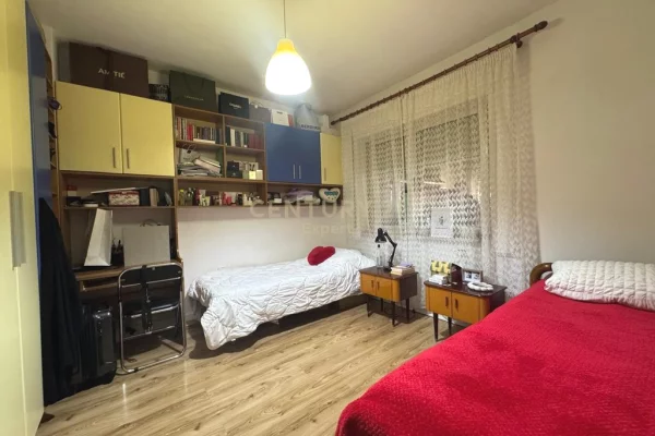 Shtepi ne shitje Apartament ne Tirane, 2+1, Mobilimi E mobiluar, Pagesa 244,000  Euro.