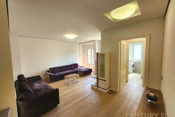 Shtepi me qera Apartament ne Tirane, 2+1, Mobilimi E mobiluar, Pagesa 1,600  Euro.