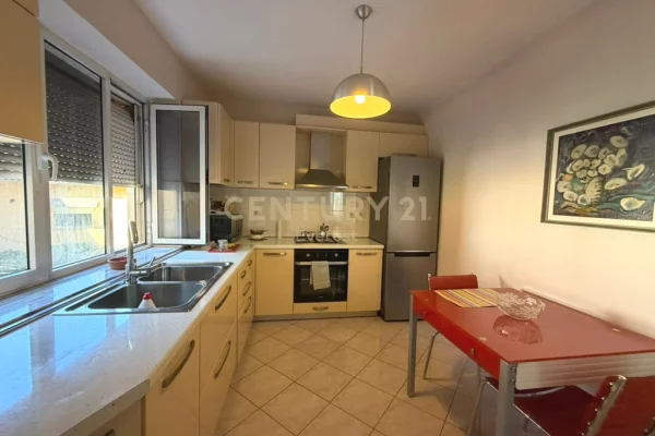 Shtepi me qera Apartament ne Tirane, 2+1, Mobilimi E mobiluar, Pagesa 650  Euro.