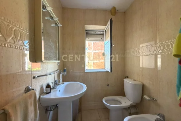 Shtepi me qera Apartament ne Tirane, 2+1, Mobilimi E mobiluar, Pagesa 650  Euro.