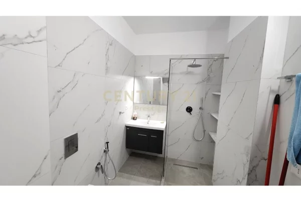 Shtepi me qera Apartament ne Tirane, 2+1, Mobilimi E mobiluar, Pagesa 50,000  Leke.
