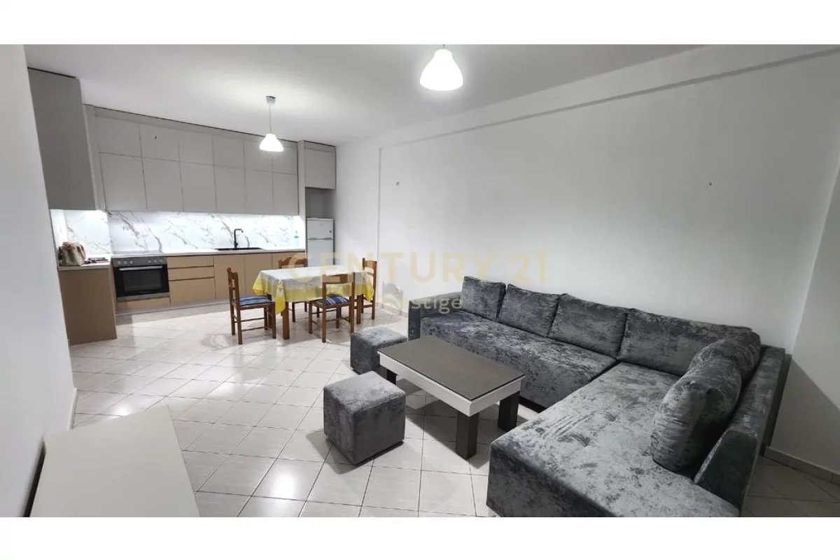Shtepi me qera Apartament ne Tirane, 2+1, Mobilimi E mobiluar, Pagesa 50,000  Leke.