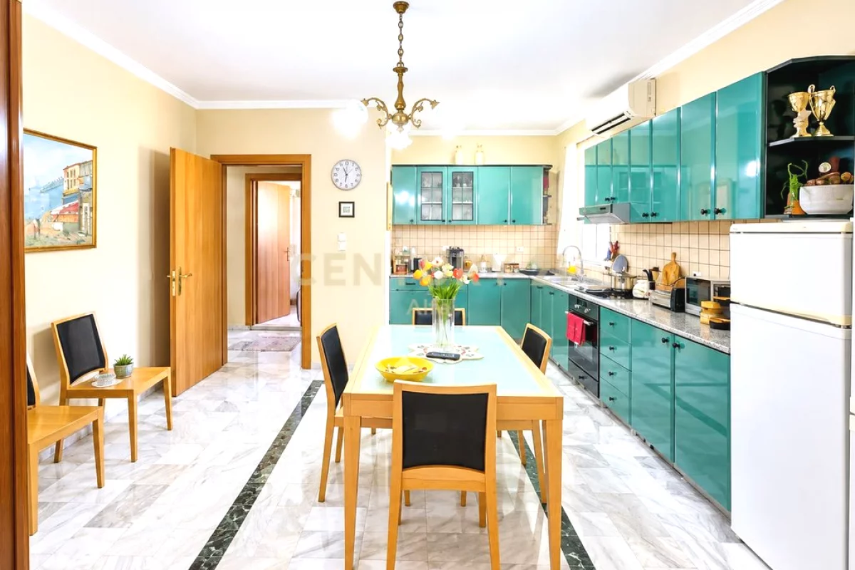 Shtepi ne shitje Apartament ne Tirane, 3+1, Mobilimi E mobiluar, Pagesa 250,000  Euro.