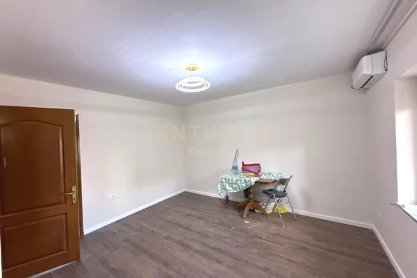 Shtepi ne shitje Apartament ne Tirane, 2+1, Mobilimi Bosh, pa mobiluar, Pagesa 151,000  Euro.