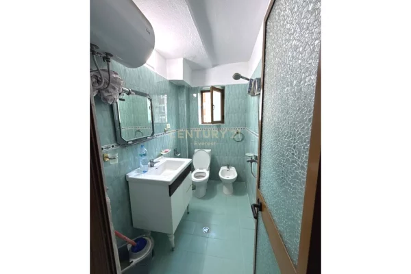 Shtepi ne shitje Apartament ne Tirane, 2+1, Mobilimi Bosh, pa mobiluar, Pagesa 151,000  Euro.