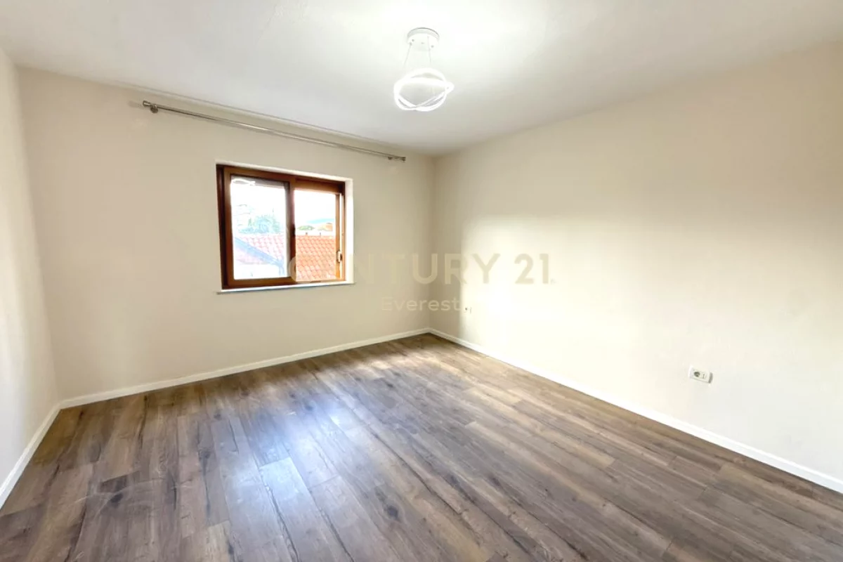 Shtepi ne shitje Apartament ne Tirane, 2+1, Mobilimi Bosh, pa mobiluar, Pagesa 151,000  Euro.