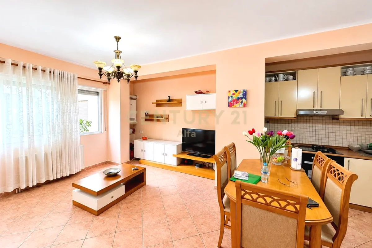 Shtepi ne shitje Apartament ne Tirane, 2+1, Mobilimi E mobiluar, Pagesa 200,000  Euro.