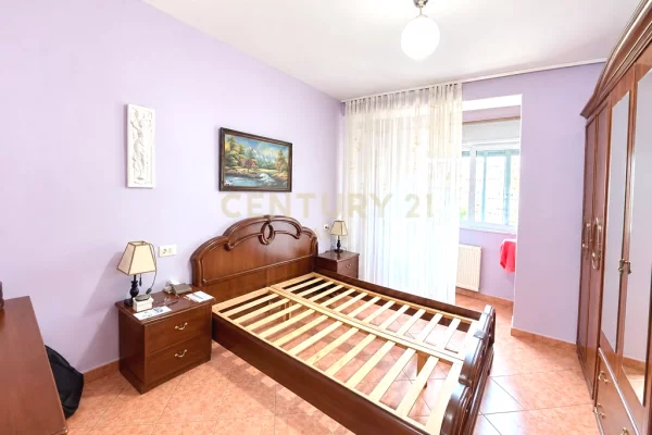 Shtepi ne shitje Apartament ne Tirane, 2+1, Mobilimi E mobiluar, Pagesa 200,000  Euro.