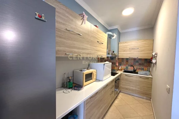 Shtepi me qera Apartament ne Tirane, 2+1, Mobilimi E mobiluar, Pagesa 550  Euro.