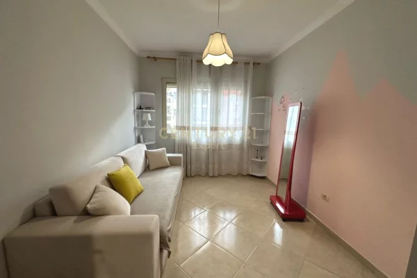 Shtepi me qera Apartament ne Tirane, 2+1, Mobilimi E mobiluar, Pagesa 550  Euro.