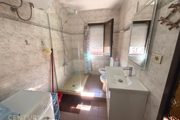 Shtepi me qera Apartament ne Tirane, 2+1, Mobilimi E mobiluar, Pagesa 65,000  Leke.