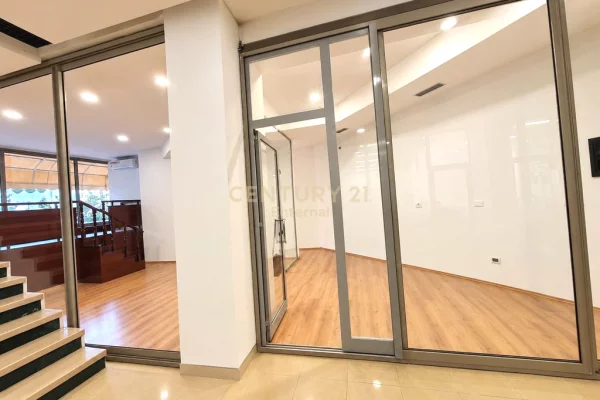 Sheshi Skenderbej - Jepet Me Qera Ambjent Komercial 65m2